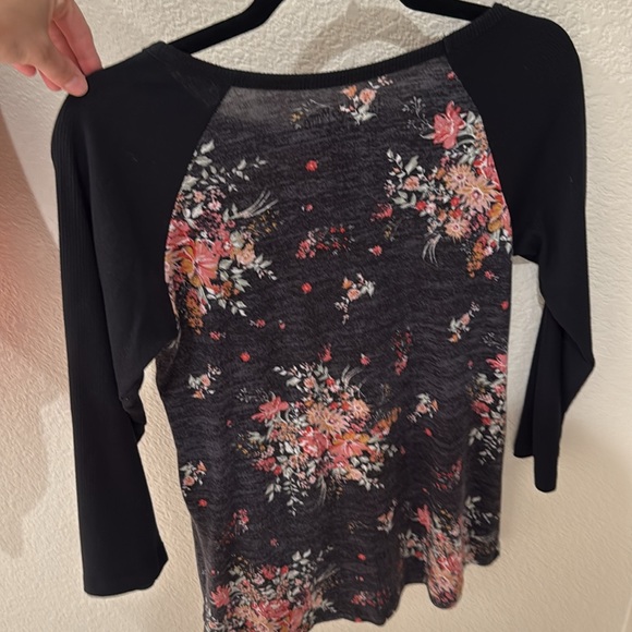 Latched Mama Raglan Nursing Top - Picture 4 of 4